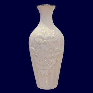 Vintage 80’s Lenox Classic Off White Porcelain Bud Vase with 24K Gold Trim.